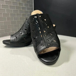 Worn once Black open toed 2” block heels black Bella-Vita Size 10